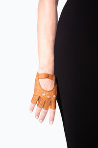 Button detail of fingerless leather gloves for woman by Ines Gloves.