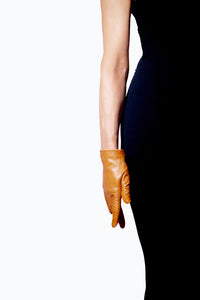 Camel short unlined gloves by Ines